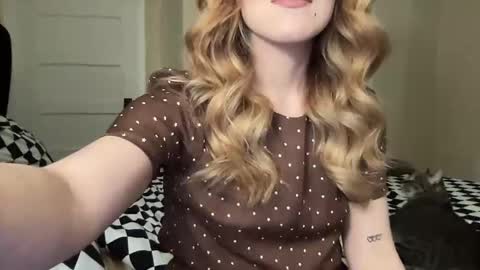 Snapshot of lilly_adams88 chatting on 06-10-26, 02:45 lilly_adams88 online show from 06-10-26, 02:45