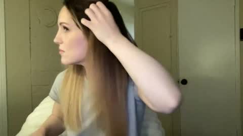 Snapshot of lilly_adams88 chatting on 06-11-26, 02:53 lilly_adams88 online show from 06-11-26, 02:53