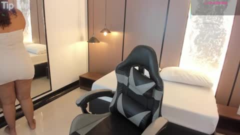 Snapshot of lilly_ass chatting on 09-15-25, 12:05 L I L L Y online show from 09-15-25, 12:05