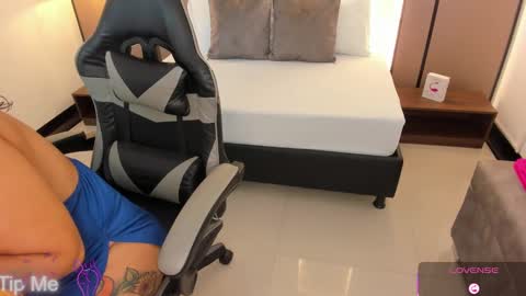 Snapshot of lilly_ass chatting on 09-18-25, 12:07 L I L L Y online show from 09-18-25, 12:07