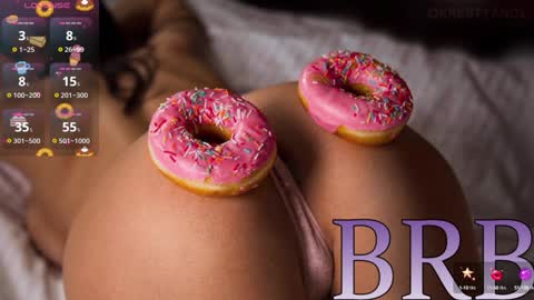 Lilly  online show from 01-18-25, 04:37