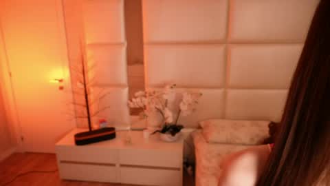 Lilly Colins online show from 04-11-26, 06:34