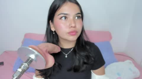 Snapshot of lilly_kinky chatting on 02-20-25, 03:23 Lilly online show from 02-20-25, 03:23