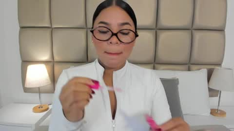 Snapshot of lilly_williamss chatting on 05-27-26, 03:47 Lilly online show from 05-27-26, 03:47