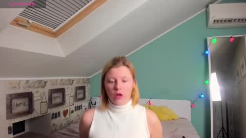 Lilly Depp online show from 12-20-24, 12:52