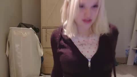 Snapshot of lillydreamz chatting on 04-28-26, 06:29 Lilly Dreamz online show from 04-28-26, 06:29