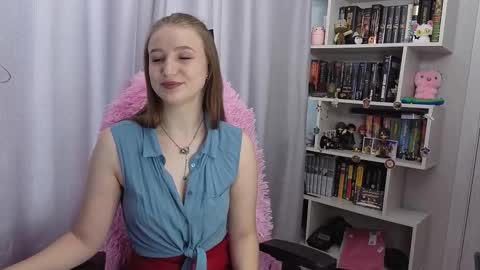 Snapshot of lillyfan_x chatting on 10-12-25, 04:44 LillyFan X online show from 10-12-25, 04:44