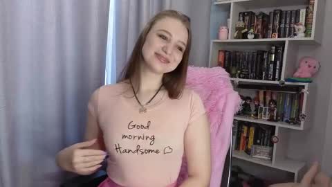 Snapshot of lillyfan_x chatting on 11-17-25, 04:29 LillyFan X online show from 11-17-25, 04:29