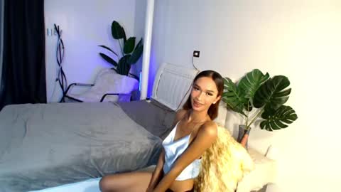 lillyholland online show from 02-12-25, 04:01