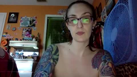 Snapshot of lillylushabae chatting on 10-12-25, 08:30 hi guys im back on here 3 online show from 10-12-25, 08:30