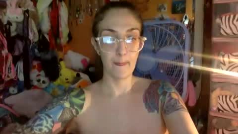 Snapshot of lillylushabae chatting on 10-20-25, 09:15 hi guys im back on here 3 online show from 10-20-25, 09:15