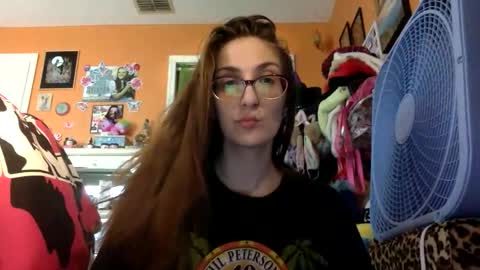 Snapshot of lillylushabae chatting on 05-08-26, 08:47 hi guys im back on here 3 online show from 05-08-26, 08:47