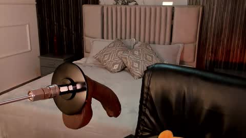 Lilly Ortiz online show from 02-23-26, 08:06