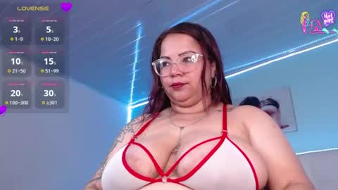 Snapshot of lillytitsxxx chatting on 06-09-26, 01:56 Lilly online show from 06-09-26, 01:56
