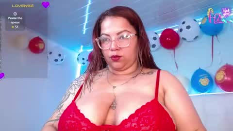 Snapshot of lillytitsxxx chatting on 07-09-26, 02:10 Lilly online show from 07-09-26, 02:10