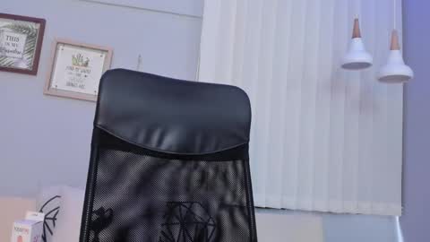 Snapshot of lilo_rose chatting on 10-14-25, 02:40 Lilo online show from 10-14-25, 02:40