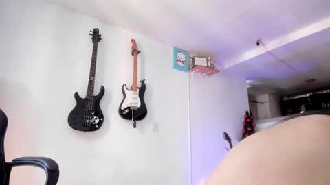 Snapshot of lilpervertgirl chatting on 12-19-25, 05:53 Caroline online show from 12-19-25, 05:53