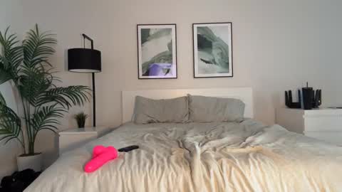 Snapshot of lilpinkbean chatting on 02-26-26, 02:16 Ava online show from 02-26-26, 02:16