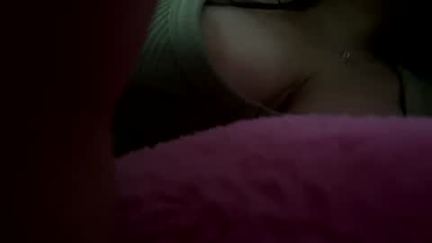 Snapshot of liluu_lovee chatting on 07-12-26, 07:05 liluu_lovee online show from 07-12-26, 07:05