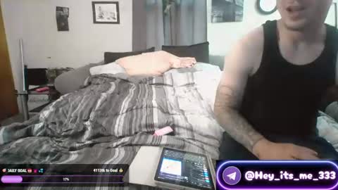 Snapshot of lilvioletxxx chatting on 06-11-26, 10:19 Little Violet online show from 06-11-26, 10:19