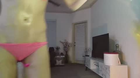 Snapshot of lilvixennn chatting on 10-08-25, 04:10 Raina Ryder online show from 10-08-25, 04:10