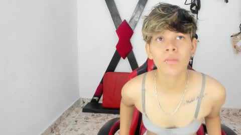 Snapshot of lily_and_lina chatting on 11-25-25, 12:16 Lily and Lina online show from 11-25-25, 12:16