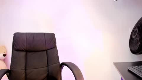 lily_cash1 online show from 04-08-26, 05:46