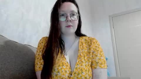 Lily Chays online show from 10-15-25, 05:24