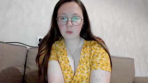 Lily Chays online show from 10-24-25, 08:16
