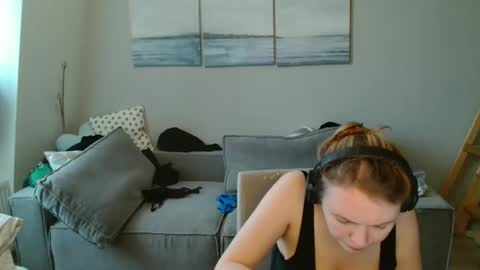 Lily dollyx online show from 11-18-25, 10:20