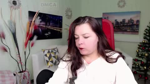 Lily online show from 12-19-25, 08:32