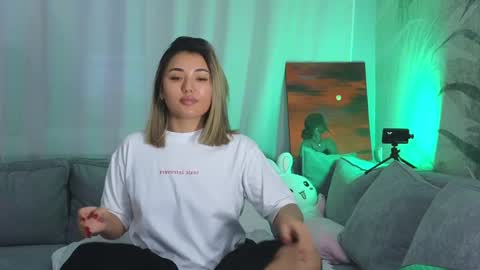 Snapshot of lily_foster_ chatting on 01-19-25, 05:05 Lily online show from 01-19-25, 05:05