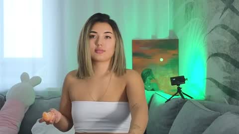 Snapshot of lily_foster_ chatting on 01-23-25, 07:32 Lily online show from 01-23-25, 07:32