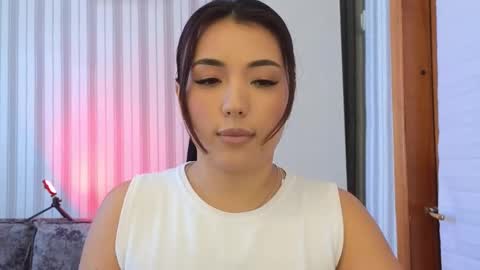 Snapshot of lily_foster_ chatting on 09-10-25, 12:05 Lily online show from 09-10-25, 12:05