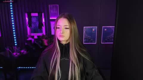 Snapshot of lily_moonlight chatting on 02-10-25, 01:55 Lily online show from 02-10-25, 01:55