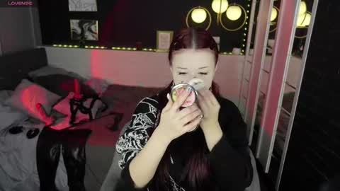 Snapshot of lily_moonlight chatting on 10-02-25, 07:04 Lily online show from 10-02-25, 07:04