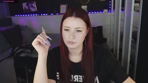 Snapshot of lily_moonlight chatting on 11-12-25, 07:09 Lily online show from 11-12-25, 07:09