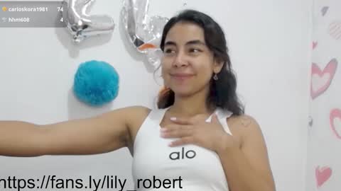 Snapshot of lily_robertss_ chatting on 09-15-25, 03:39 Lily Roberts online show from 09-15-25, 03:39
