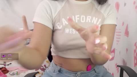 Snapshot of lily_robertss_ chatting on 11-05-25, 04:51 Lily Roberts online show from 11-05-25, 04:51