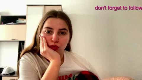 Snapshot of lily_smily chatting on 12-19-24, 11:29 Lily online show from 12-19-24, 11:29