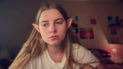 Snapshot of lily_smily chatting on 10-27-25, 04:55 Lily online show from 10-27-25, 04:55