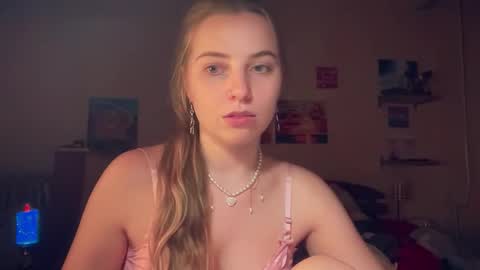 Snapshot of lily_smily chatting on 11-07-25, 06:19 Lily online show from 11-07-25, 06:19