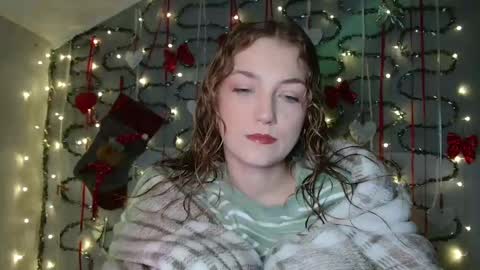 small lily online show from 12-22-25, 06:05