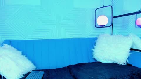 lily_waist online show from 01-21-25, 10:08