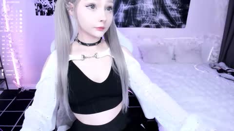 Snapshot of lily_weep chatting on 03-13-26, 01:56 Lily online show from 03-13-26, 01:56