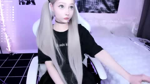 Snapshot of lily_weep chatting on 04-27-26, 09:24 Lily online show from 04-27-26, 09:24