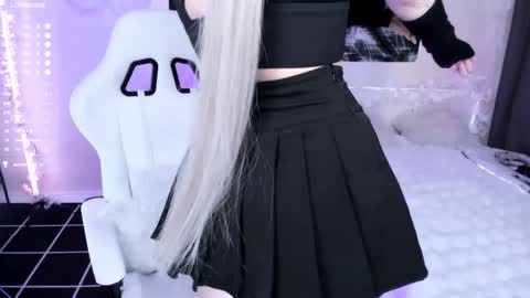 Snapshot of lily_weep chatting on 04-30-26, 01:12 Lily online show from 04-30-26, 01:12