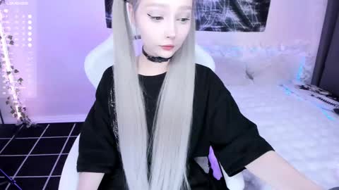 Snapshot of lily_weep chatting on 05-09-26, 03:34 Lily online show from 05-09-26, 03:34