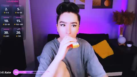 Snapshot of lily_xbaby chatting on 06-26-26, 02:43 LILY online show from 06-26-26, 02:43