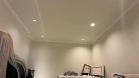 Snapshot of lilybrown07 chatting on 02-14-26, 10:06 lilybrown07 online show from 02-14-26, 10:06